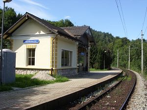 Der Bahnhof im Ort Traunkirchen